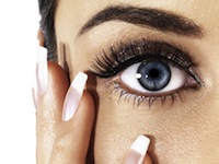 Lacrimi_artificiale_si_ochelari_de_protectie_in_anotimpul_ploios