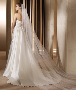 1a2alie-Saab-Romantic-Wedding-Gowns-Style-Euterpe-4