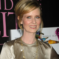 Cynthia Nixon s-a ras in cap