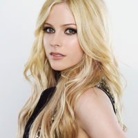 Avril Lavigne, look sexy in noul sau videoclip 