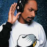 Snoop Dogg a lansat cartea care poate fi… fumata