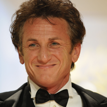 sean-penn-smiling