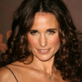 Andie_20MacDowell_20_20CMT_20Giants_20honoring_20Reba_20McEntire_2008