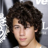 nick-jonas-900781l