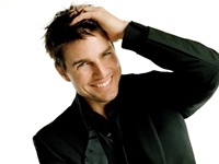 Tom Cruise si-a gasit alinarea in bratele unui model