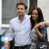 bradley-cooper-kissing-zoe-saldana-12292011-05