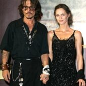 Depp-Paradis-PiratesOfCaribbeanPremiere070606-jpg 011114