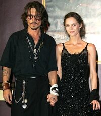 Depp-Paradis-PiratesOfCaribbeanPremiere070606-jpg 011114