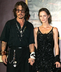 Depp-Paradis-PiratesOfCaribbeanPremiere070606-jpg 011114