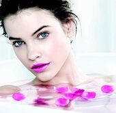 Barbara Palvin shine caresse