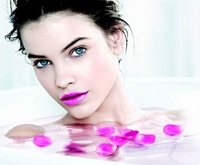 Barbara Palvin shine caresse