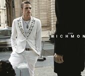 JR adv white suit