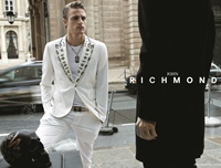 JR adv white suit