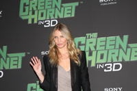 Cameron Diaz isi incearca norocul in moda