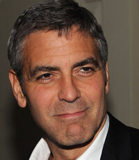 George Clooney, din nou singur