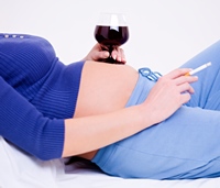 Femeile care fumeaza in timpul sarcinii isi expun copiii riscului de depresie