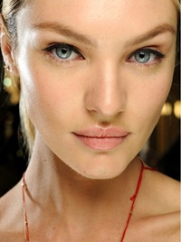 Candice Swanepoel spune ca frumusetea nu e de ajuns pentru a reusi in viata