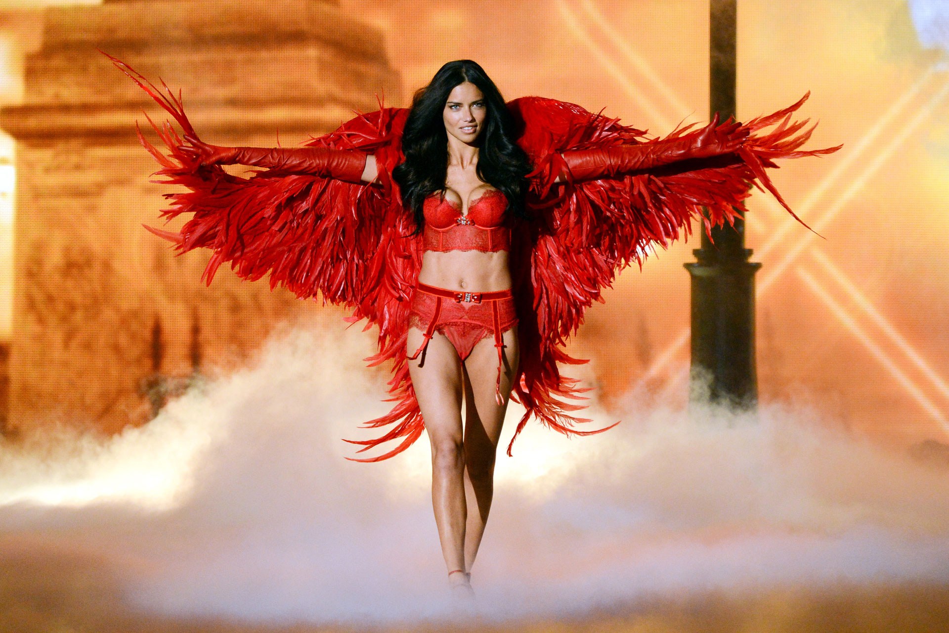 Adriana Lima si show-urile Victorias Secret