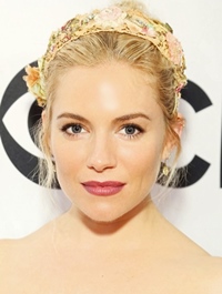Sienna Miller va avea rolul principal in ecranizarea cartii Lady Susan