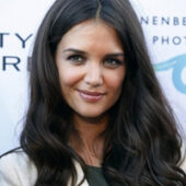 Katie Holmes revine in televiziune