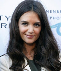Katie Holmes revine in televiziune