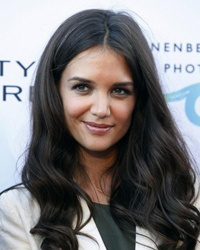 Katie Holmes revine in televiziune