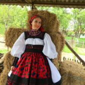 Corina a petrecut Pastele la Satu Mare si a imbracat un costum traditional