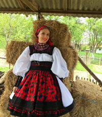 Corina a petrecut Pastele la Satu Mare si a imbracat un costum traditional