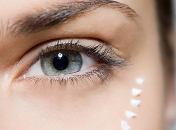 Ingrijirea corecta a pielii din jurul ochilor