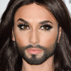 Conchita Wurst a pozat pentru celebrul Karl Lagerfeld