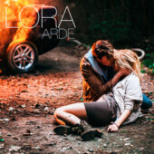 Lora “arde” in noul videoclip