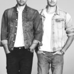 Two si Lora lanseaza single-ul C’est la vie