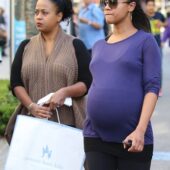Zoe Saldana, cu burtica la plimbare