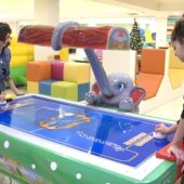 Surpriza de sarbatori pentru copiii defavorizati