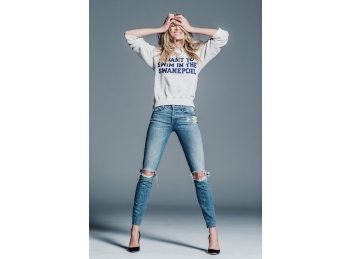 Modelul Candice Swanepoel, colectie-capsula de jeansi