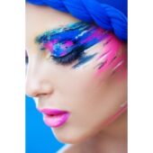 Invata cum sa-ti conturezi ochii pentru un efect 3D