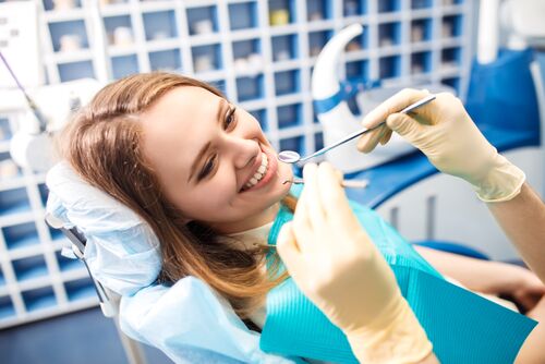 Implantul dentar, beneficii estetice si functionale