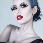Invata cum sa-ti conturezi ochii pentru un efect 3D