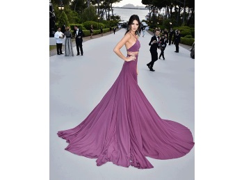 O rochie, doua lookuri à la Kendall Jenner
