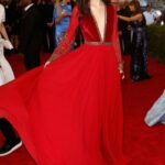 Cele mai cunoscute vedete au dat gres cu tinutele la MET Gala 2015