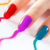 Unghiile multicolore, elementul cheie pentru un look fashionable