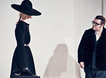Cutremurele din lumea modei: schimbarile neasteptate ale celor mai cunoscuti designeri
