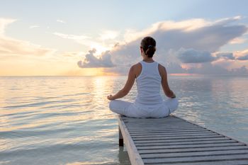 10 beneficii ale practicarii yoga
