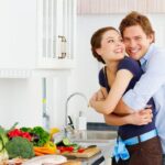 7 gesturi pe care le face un barbat indragostit