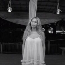 Beyonce poarta o rochie semnata Maria Lucia Hohan in vizualul albumului „Lemonade”