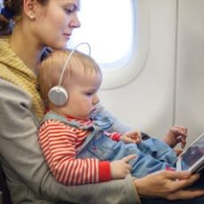 Cu bebe in avion