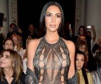 Kim Kardashian, sexy in rochie din plasa