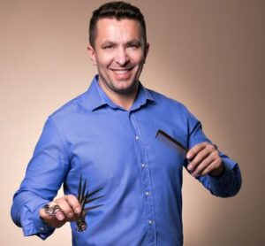 Cristi Pascu te invata cum se face coafura French Twist, alegerea la moda pentru par lung