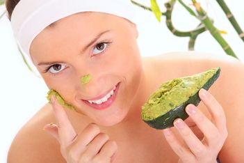 10 Măști de față cu Avocado – Un elixir pentru piele