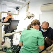 Primul proiect de muzicoterapie care spulbera teama de dentist